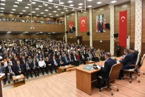 Şanlıurfa Valisi Hasan Şıldak, Milli Eğitim Müdürlüğü Konferans Salonunda okul