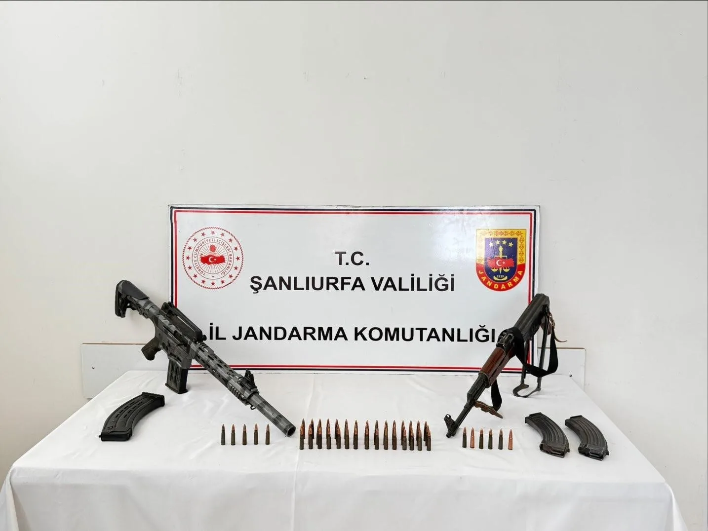 Şanlıurfa’da jandarma ekipleri tarafından yasa dışı ve ruhsatsız silahlanmayla mücadele