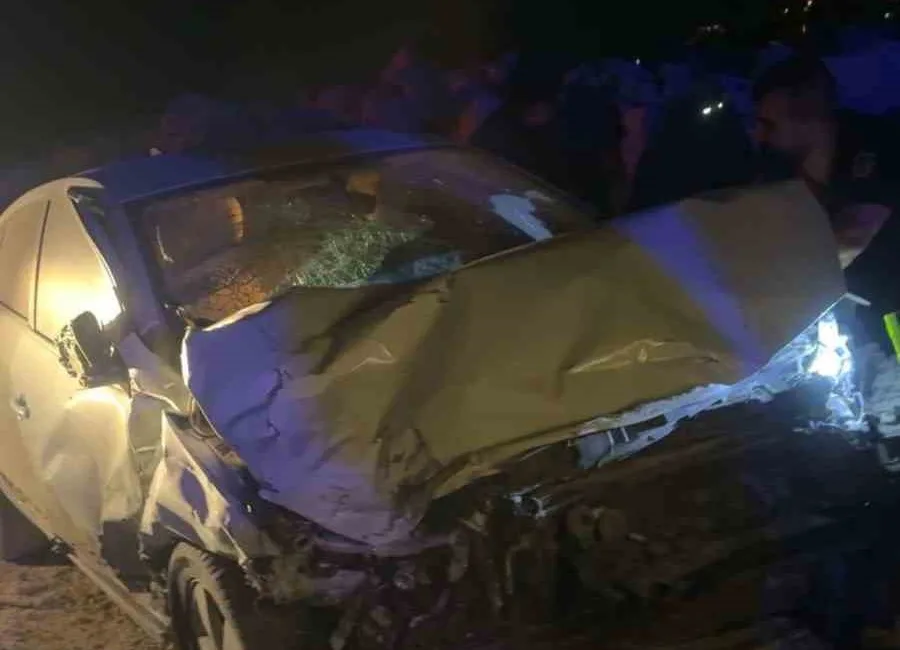 Şanlıurfa’nın Viranşehir ilçesinde 2 otomobilin çarpışması sonucu meydana gelen trafik