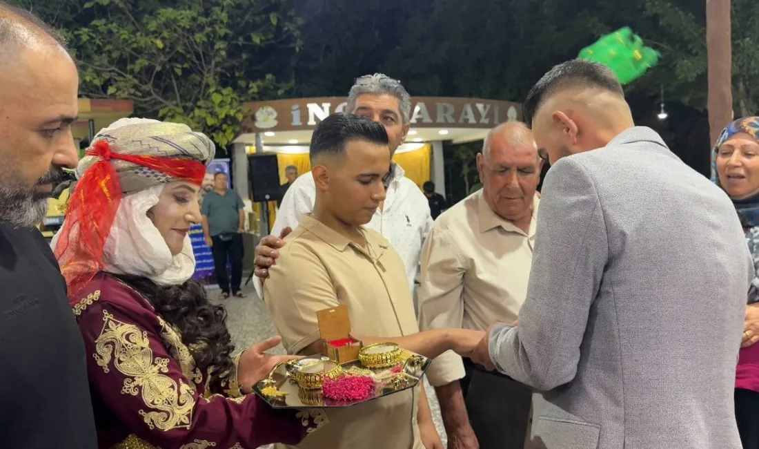 Şanlıurfa’da yaşanan sıra dışı nişan töreninde gelin ve damat bir