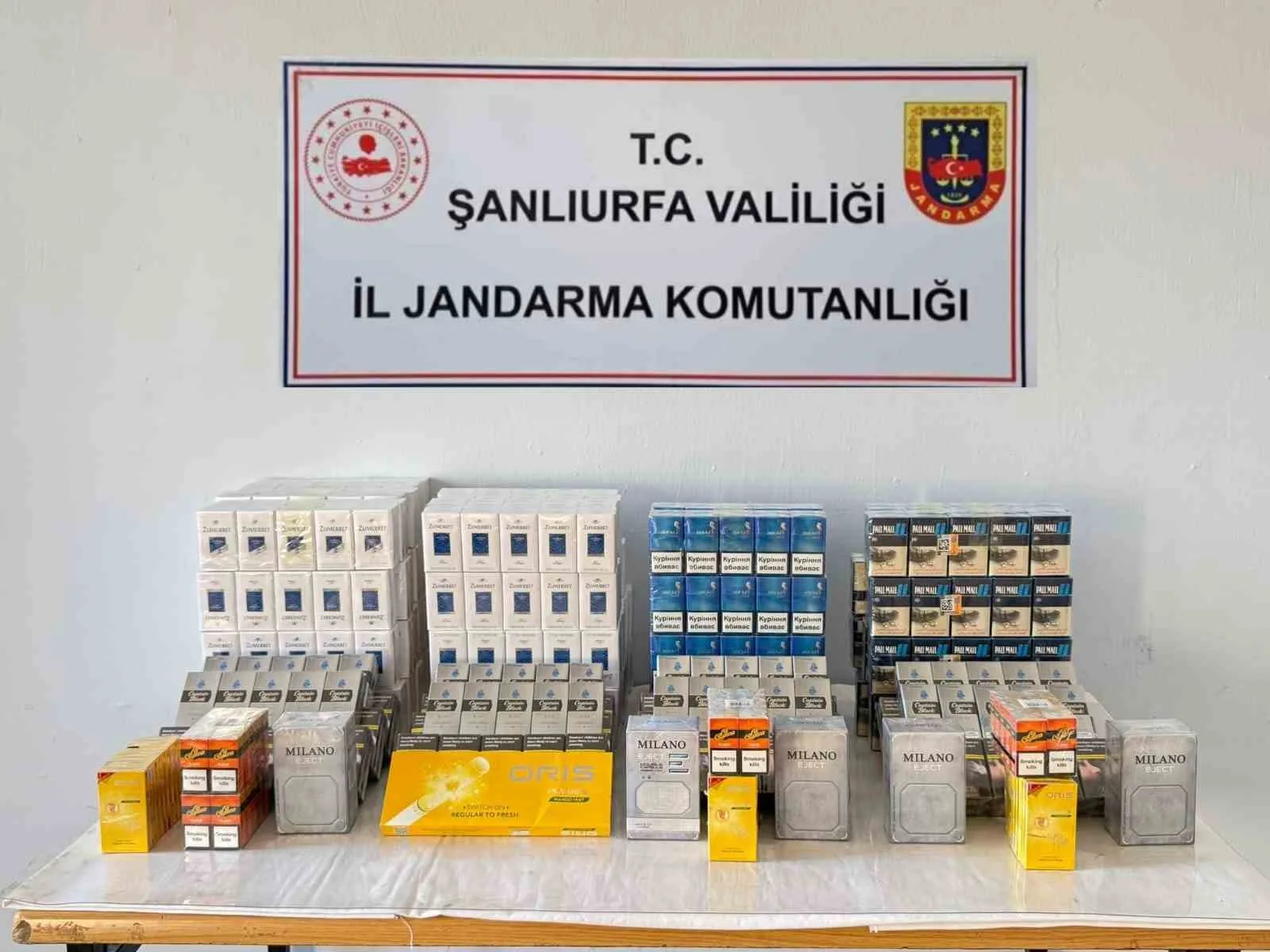 Şanlıurfa’nın Viranşehir ilçesinde jandarma ekipleri tarafından bin 240 paket sigara