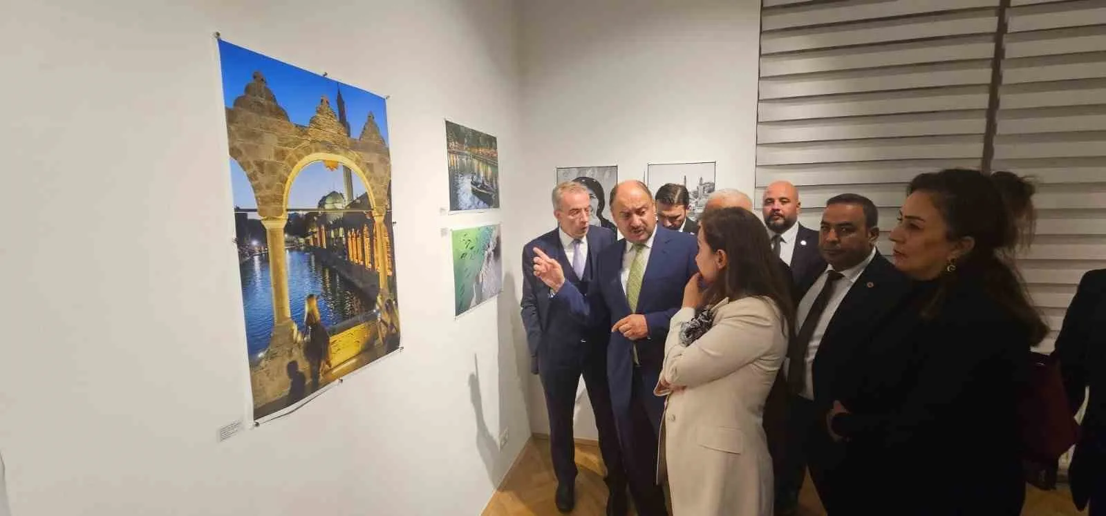 Avusturyalı fotoğraf sanatçısı Josef Polleross, Şanlıurfa’nın tarihi mekanlarında çektiği fotoğrafları