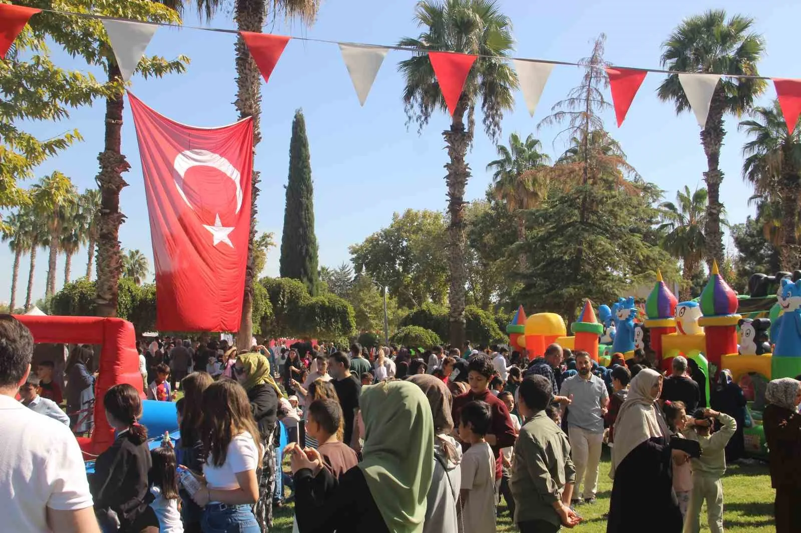 Şanlıurfa’da Çocuk ve Gençlik Buluşması etkinliğinde, çocuklar ve gençler oynadıkları