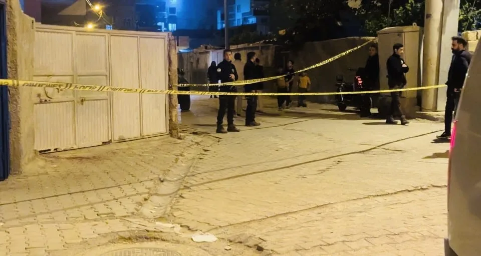 Şanlıurfa’nın Ceylanpınar ilçesinde enişte ile kayınbirader arasında yaşanan kavga kanlı