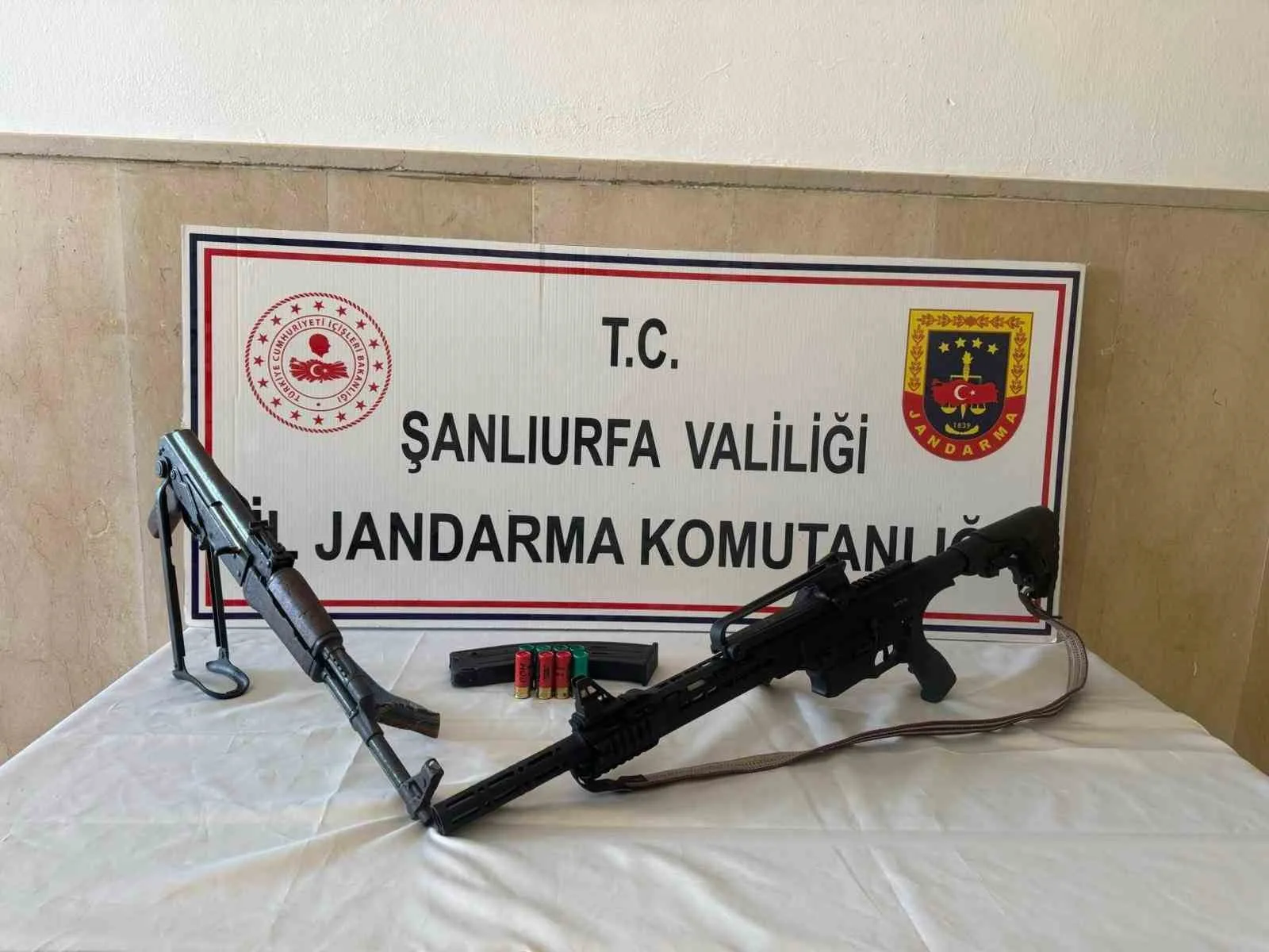 Şanlıurfa’da jandarma ekipleri tarafından 3 ruhsatsız silah ele geçirildi. Şanlıurfa