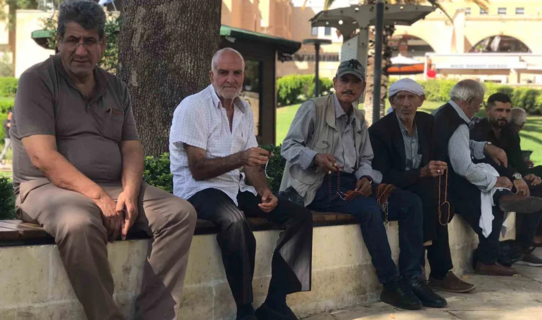 Şanlıurfa’da mikrofon uzatılan vatandaşlar, gençlik yıllarına dair pişmanlıklarını ve yeniden