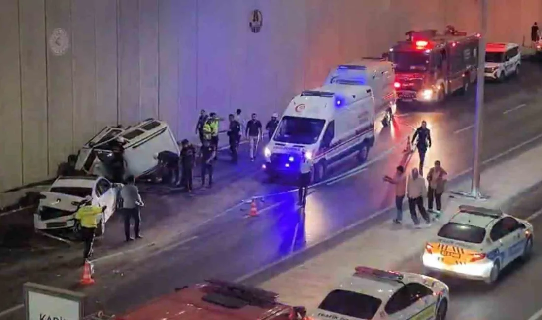 Şanlıurfa’nın Karaköprü ilçesinde üç aracın karıştığı zincirleme trafik kazasında ’nın