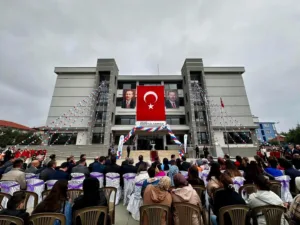Manisa’nın Sarıgöl ilçesinde depreme dayanıksız olduğu gerekçesiyle yıkılıp yeniden yapılan
