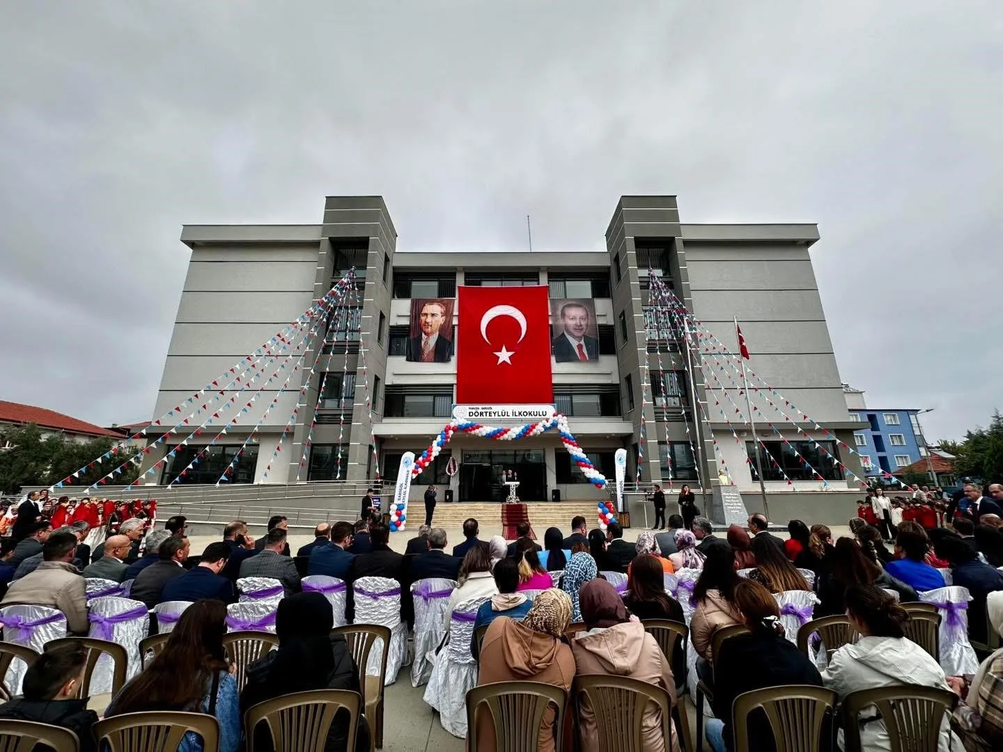 Manisa’nın Sarıgöl ilçesinde depreme dayanıksız olduğu gerekçesiyle yıkılıp yeniden yapılan