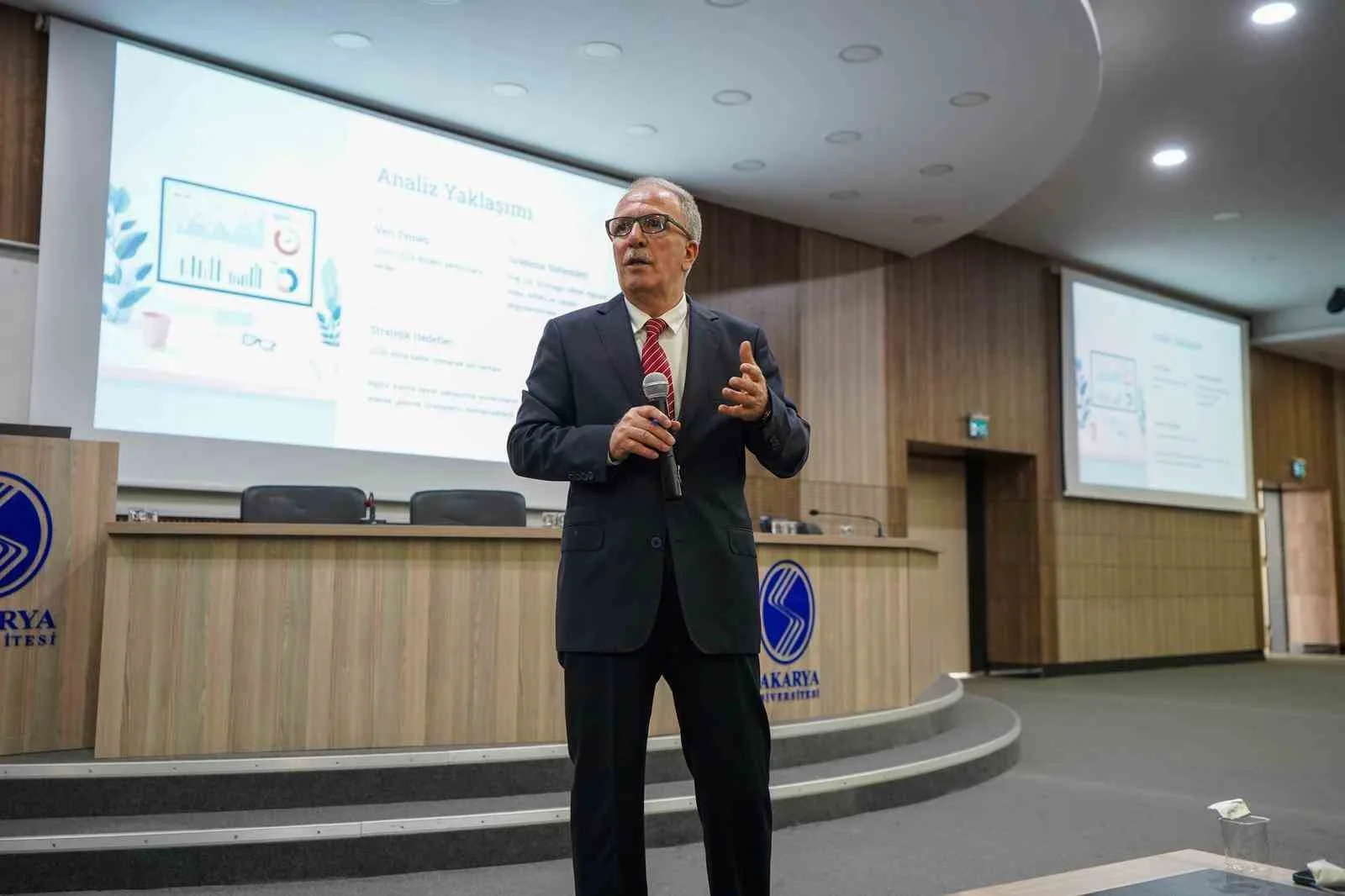 Sakarya Üniversitesinde 2025-2026 akademik yılı akademik kurul toplantıları, profesörlerin katılımıyla