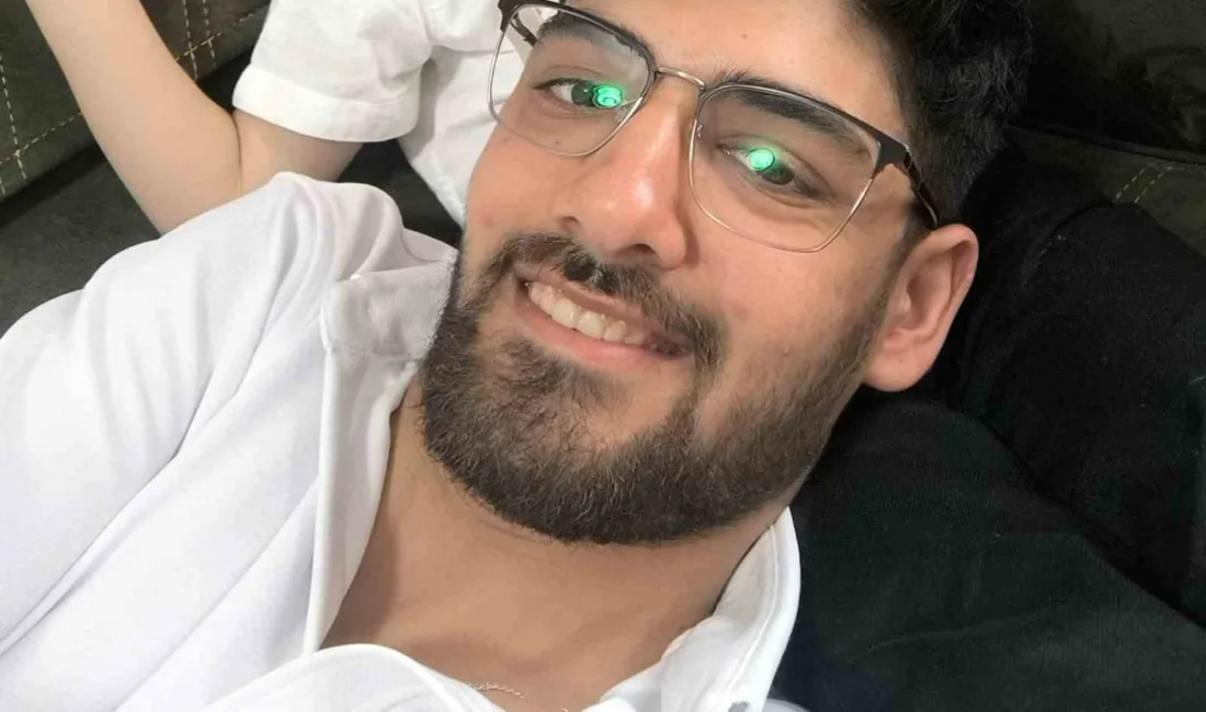 Gaziantep’te direksiyon hakimiyeti kaybolduktan sonra savrularak yol kenarındaki kaldırıma çarpan