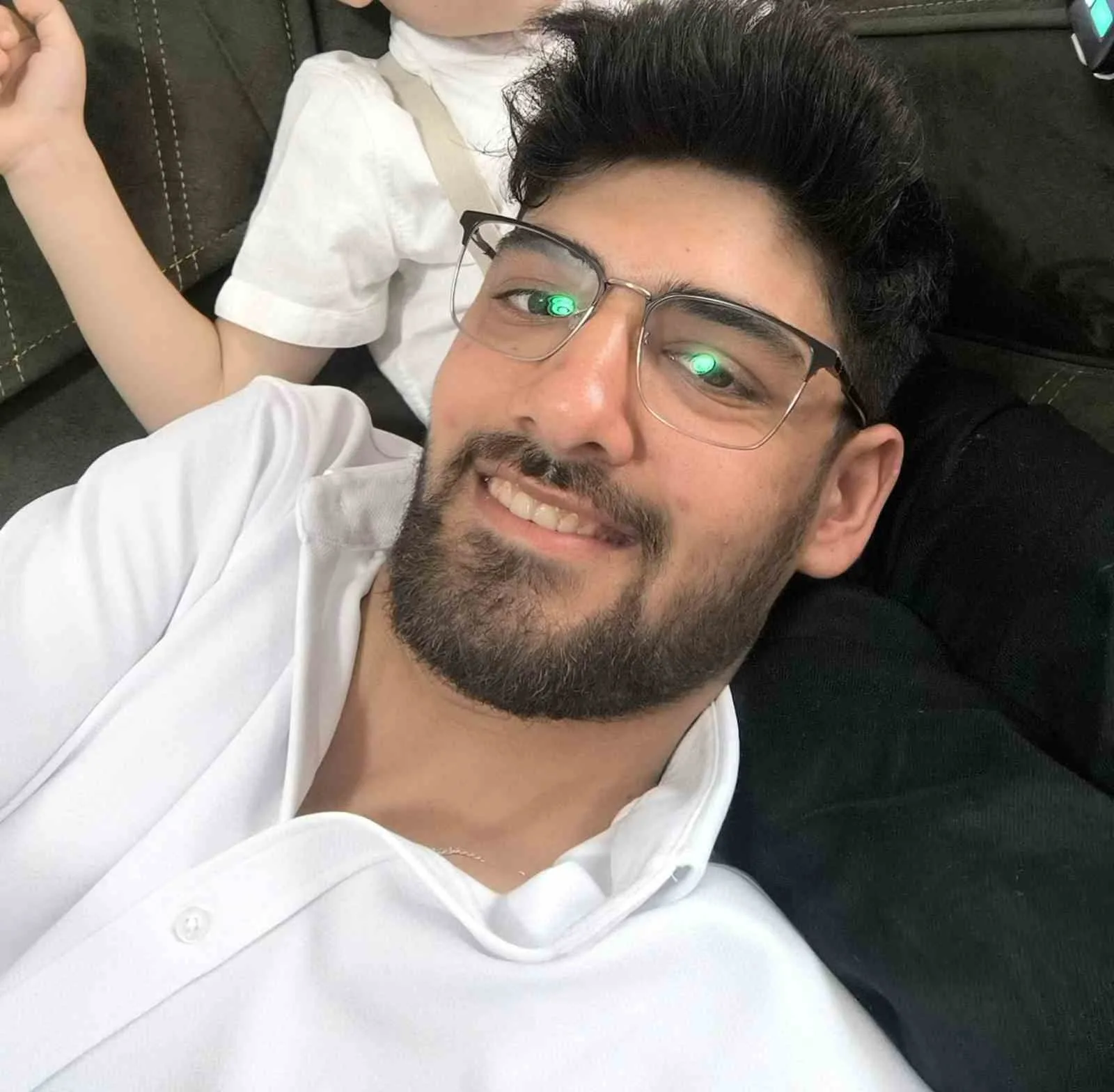 Gaziantep’te direksiyon hakimiyeti kaybolduktan sonra savrularak yol kenarındaki kaldırıma çarpan