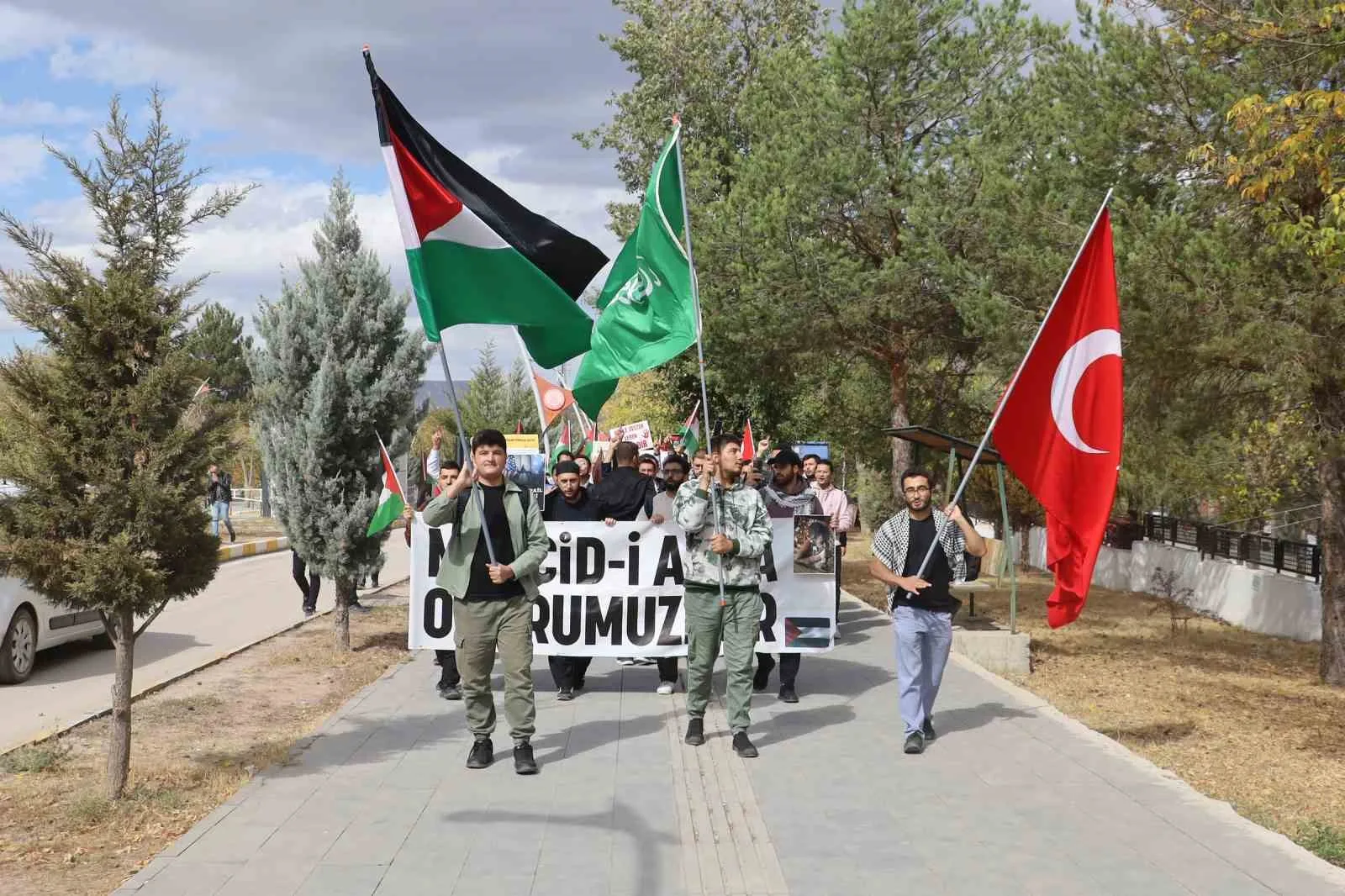 Sivas’ta üniversite öğrencileri, İsrail’in Gazze’de devam ettirdiği insanlık dışı katliamını