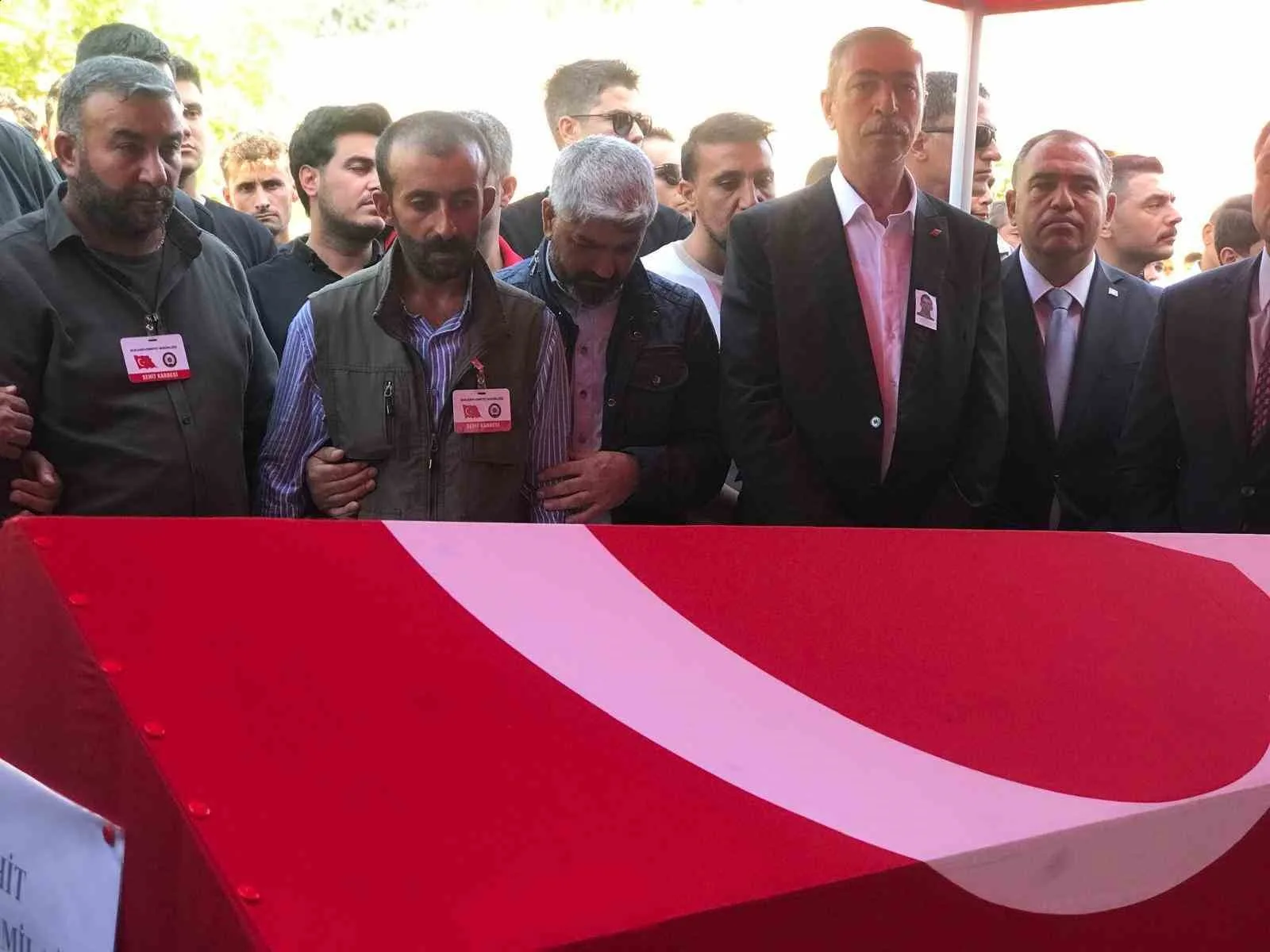 İzmir’in Balçova ilçesindeki polis merkezine düzenlenen silahlı saldırıda ağır yaralanan