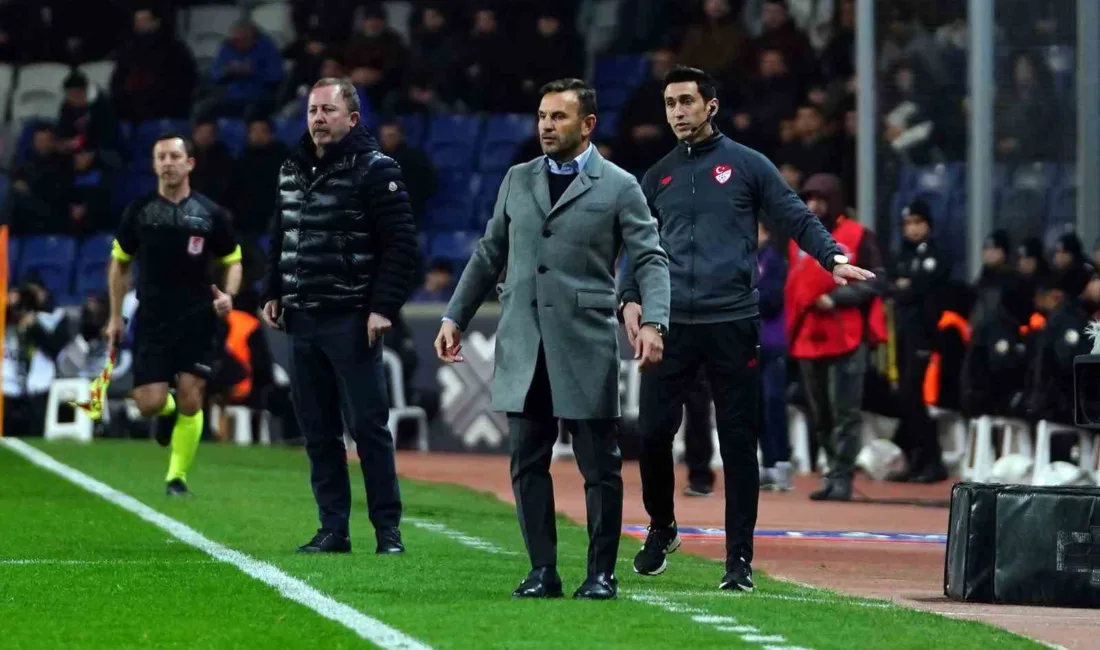 Beşiktaş Teknik Direktörü Sergen Yalçın ile Galatasaray Teknik Direktörü Okan