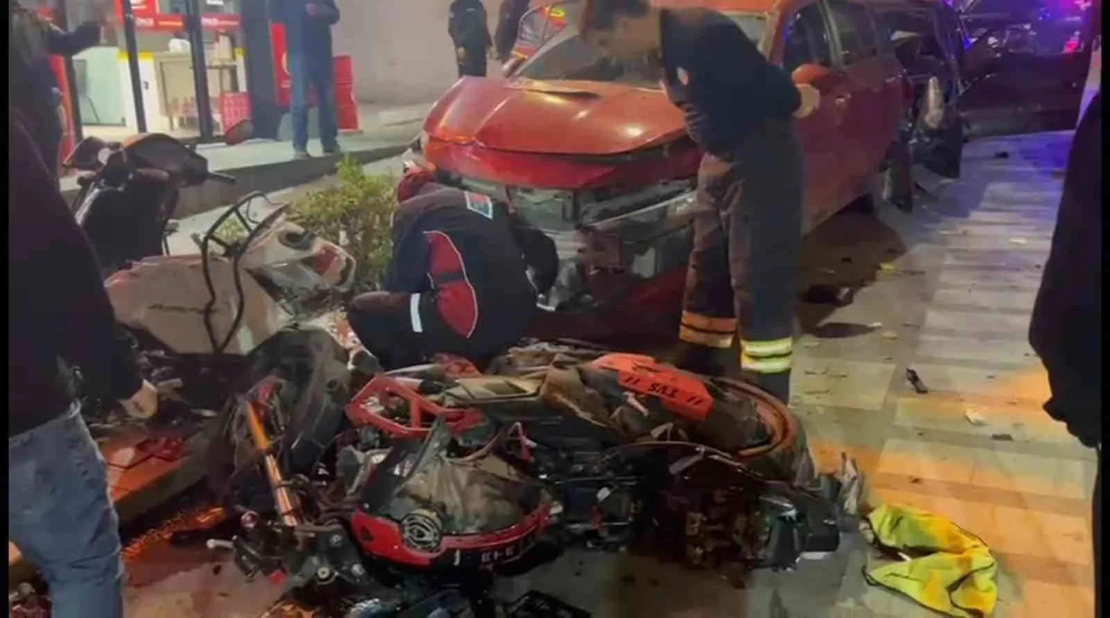 Tekirdağ’ın Çerkezköy ilçesinde 7 aracın karıştığı zincirleme trafik kazasında 2