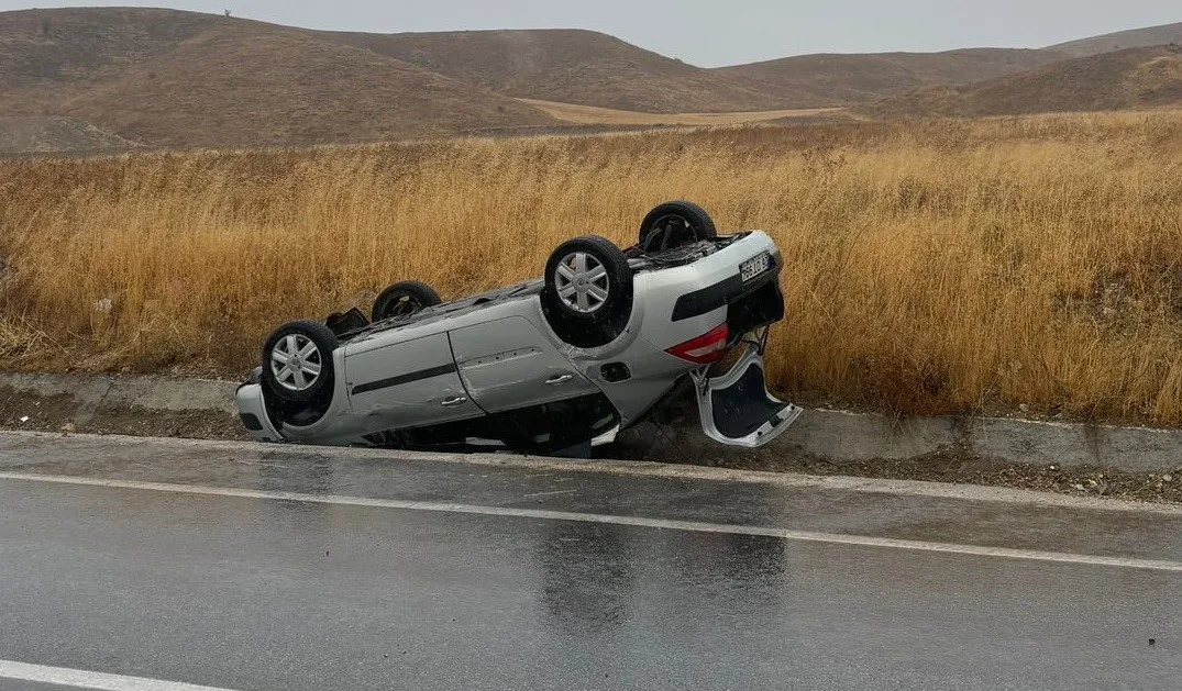 Bilecik’te seyir halinde kontrolden çıkan otomobil takla atarken, sürücüsü yaralandı.
