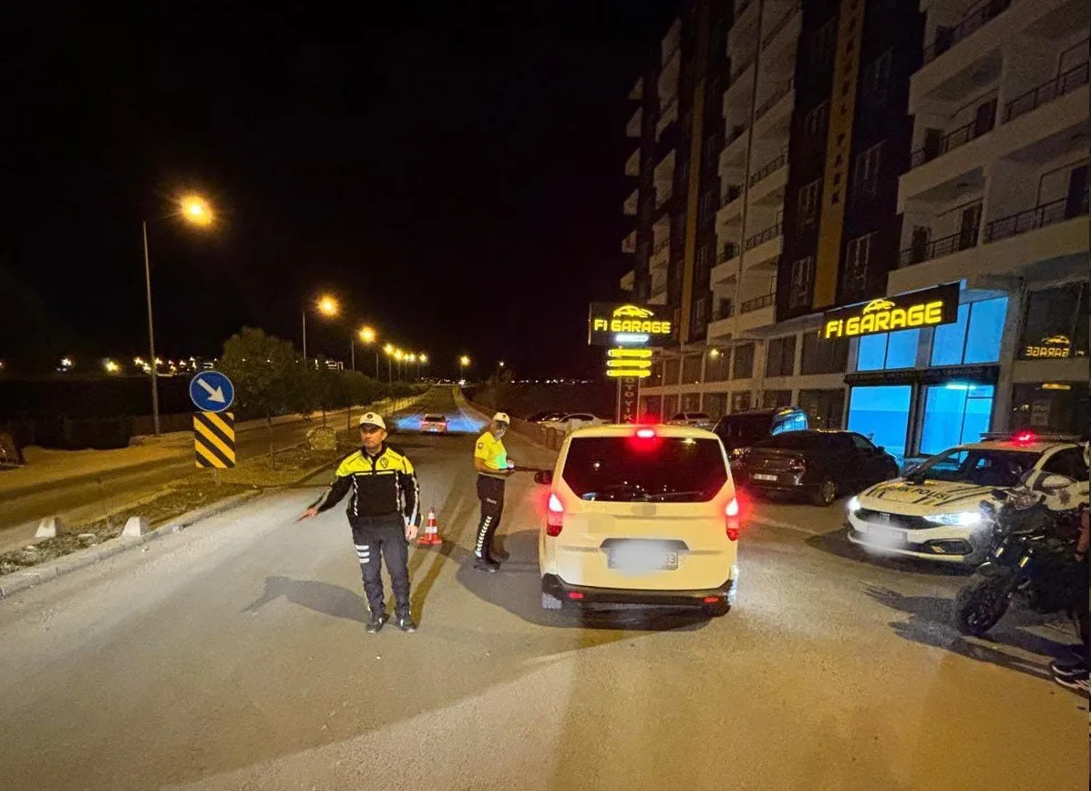 Siirt İl Emniyet Müdürlüğü tarafından kent genelinde gerçekleştirilen alkol denetiminde
