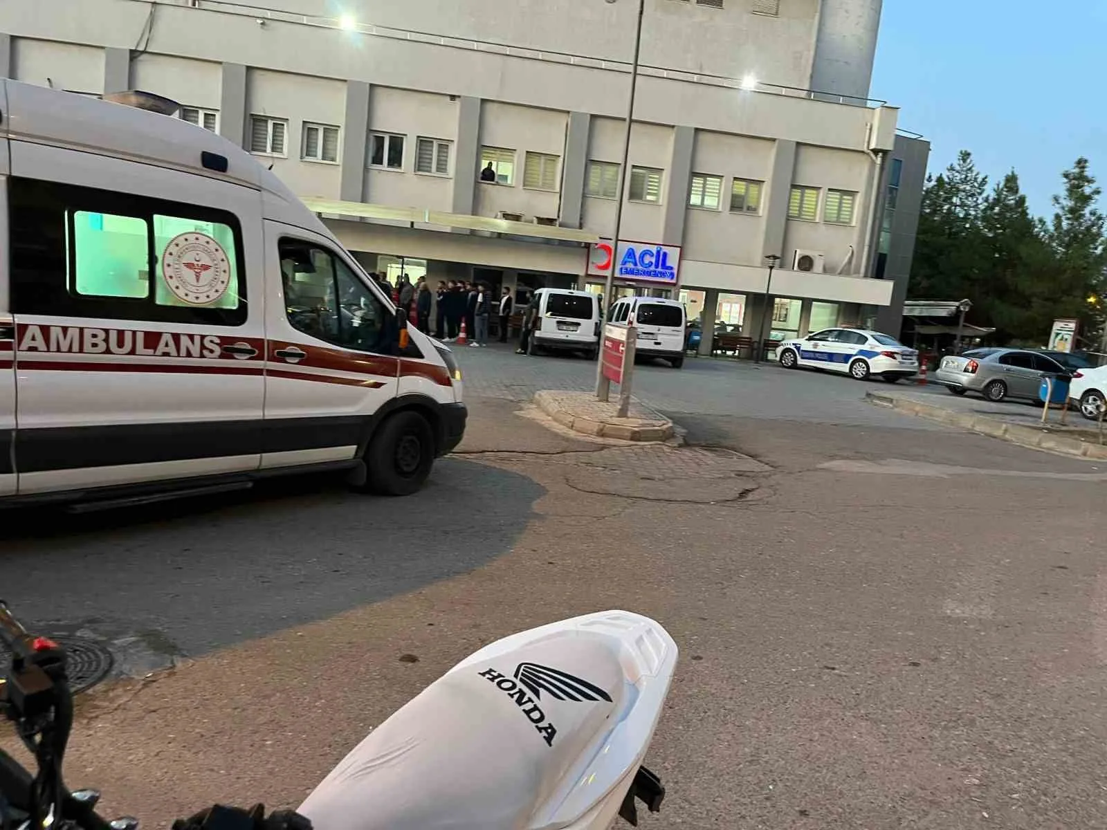 Siirt’in Kurtalan ilçesinde amca çocukları arasında çıkan kavgada 2 kişi