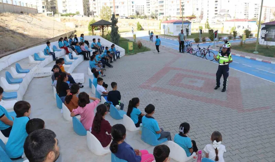 Siirt Belediyesi tarafından çocuklara trafik bilinci kazandırmak amacıyla kurulan Çocuk