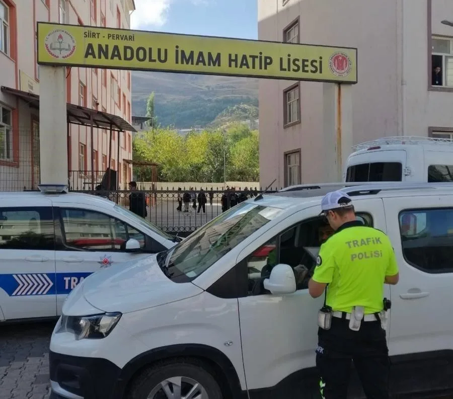 Siirt’te, emniyet, jandarma ve zabıta ekipleri tarafından çocuklar ile gençlerin