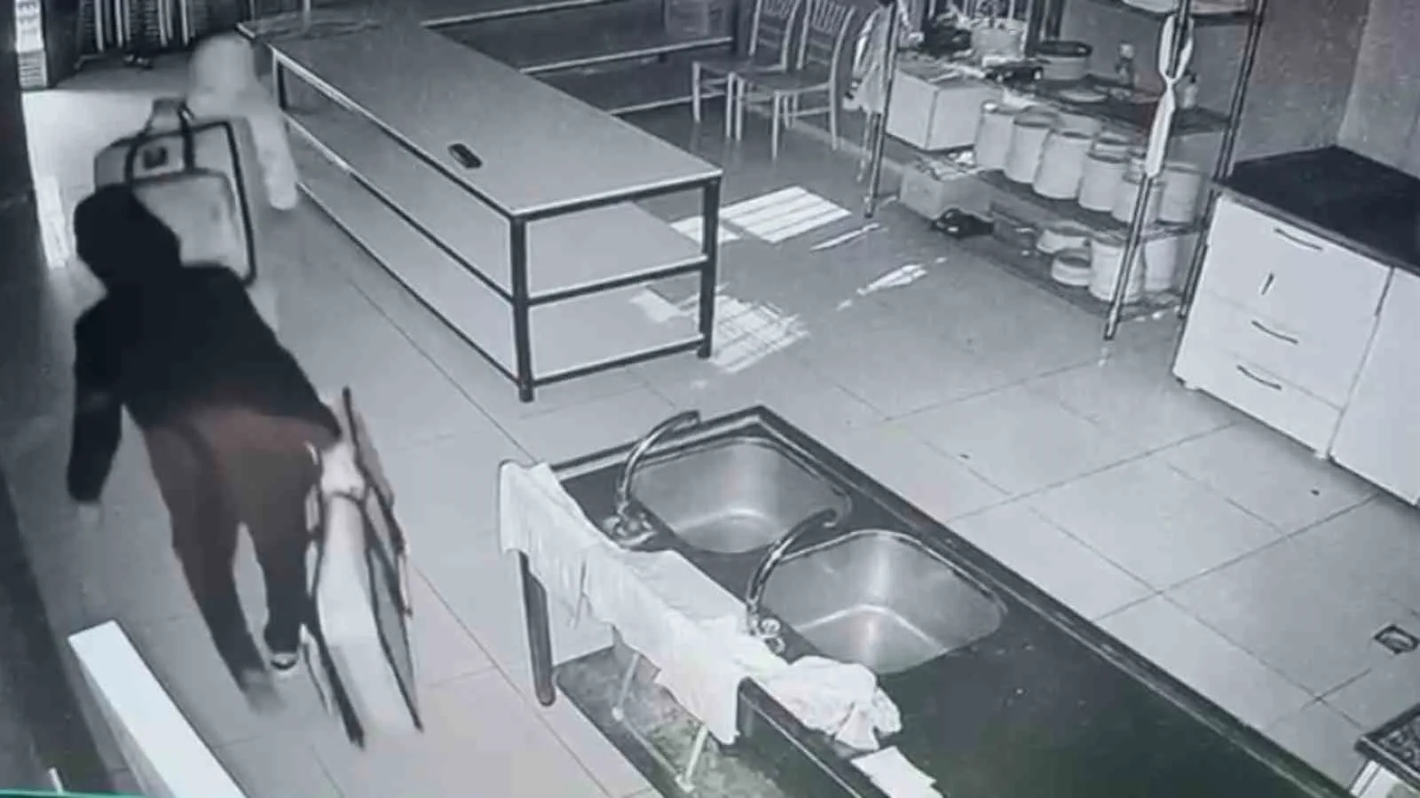 Siirt’te bir düğün salonundan yaklaşık 220 bin lira değerinde müzik