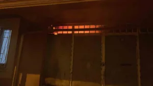 Siirt’te bir apartmanın alt katında gıda malzemelerinin bulunduğu depo yanarak