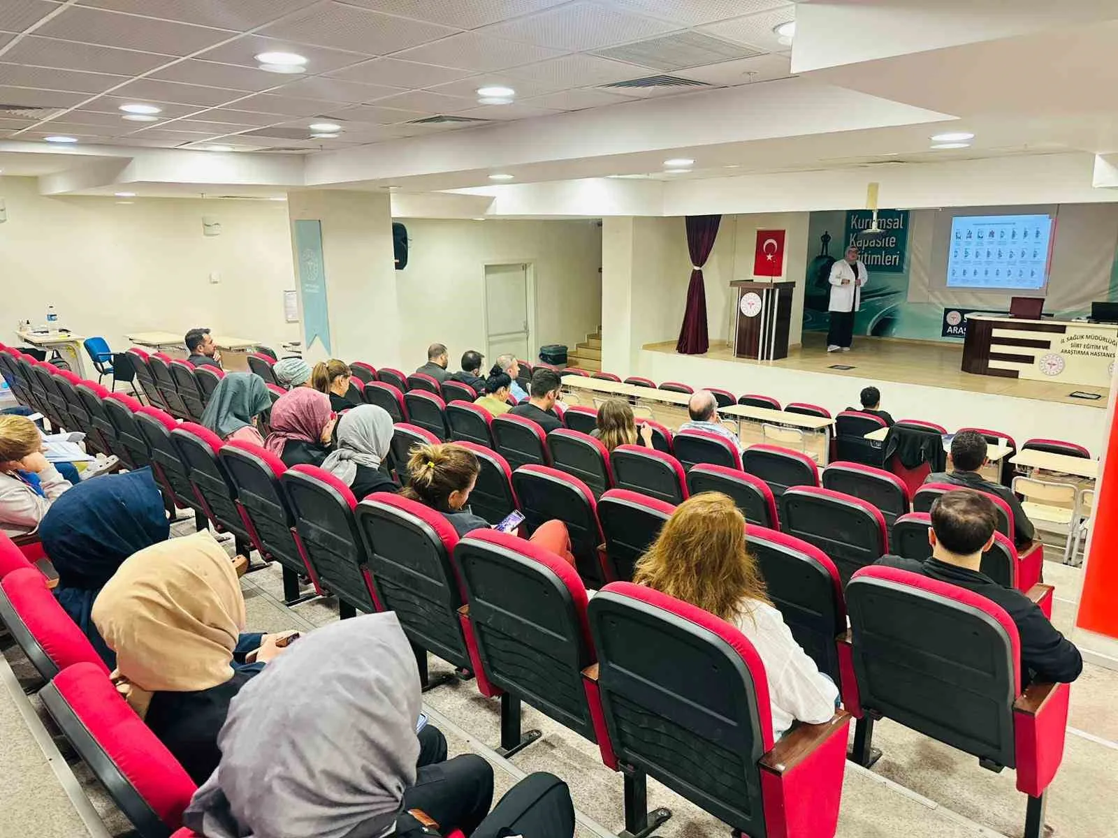 Siirt Eğitim ve Araştırma Hastanesinde sağlık personeline “Klinik Rehberler ve