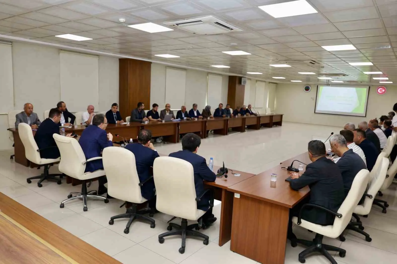 Siirt Valisi ve Belediye Başkan Vekili Kemal Kızılkaya başkanlığında, vatandaşlarla