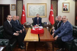 Siirt’te 19 Ekim Muhtarlar Günü dolayısıyla etkinlik düzenlendi. Cumhuriyet Meydanı’nda