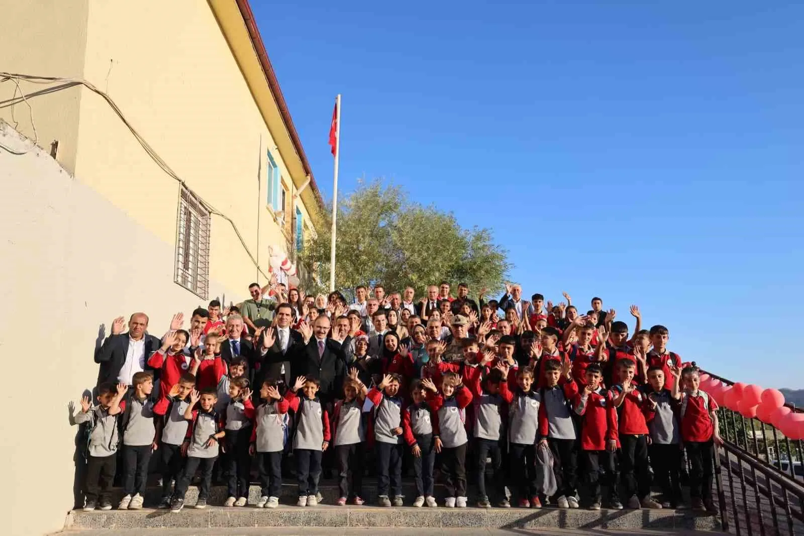 Siirt’in Eruh ilçesine bağlı Dağdöşü köyünde, kırsalda eğitim gören öğrencilerin