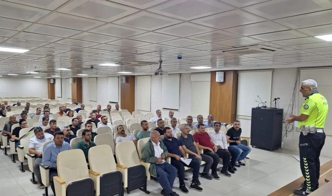 Siirt Belediyesi bünyesinde görev yapan toplu taşıma şoförlerine, trafik düzeni