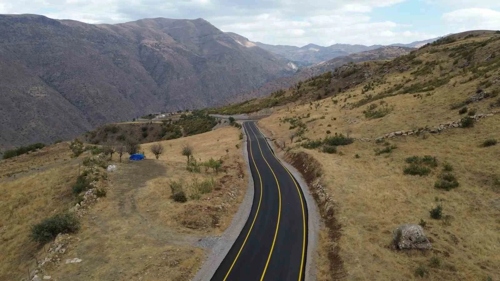 Siirt’te 11 bin 900 metre yol ve 18 bin 158