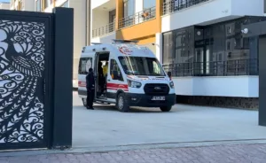 Konya’da tabancayla oynayan bir kişi silahın ateş alması sonucu yaralandı.
