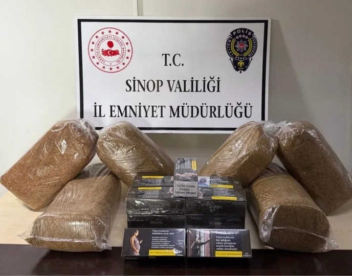 Sinop’ta polis ekiplerince düzenlenen operasyonda 30 kilogram açık kıyılmış tütün,