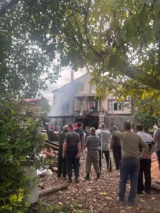 Sinop merkeze bağlı Taşmanlı köyünde bir evde çıkan yangın hasara
