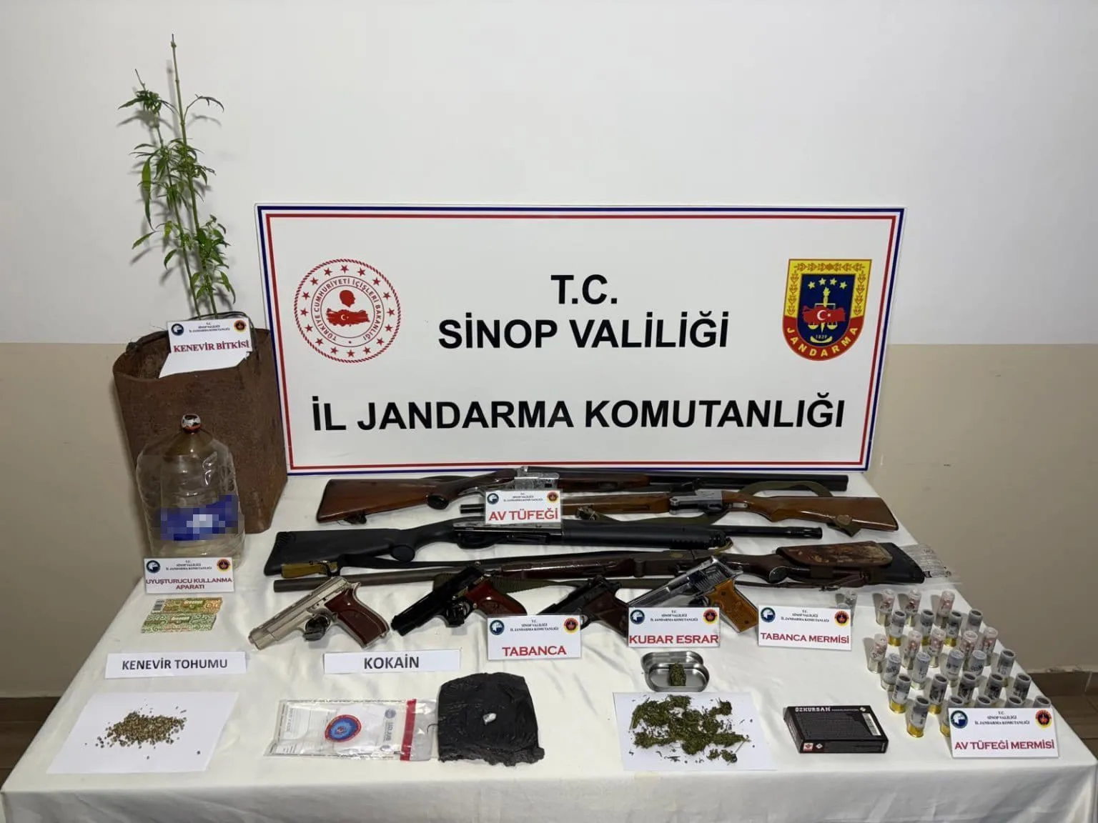 Sinop İl Jandarma Komutanlığı ekiplerince uyuşturucu madde satıcılarına yönelik yürütülen