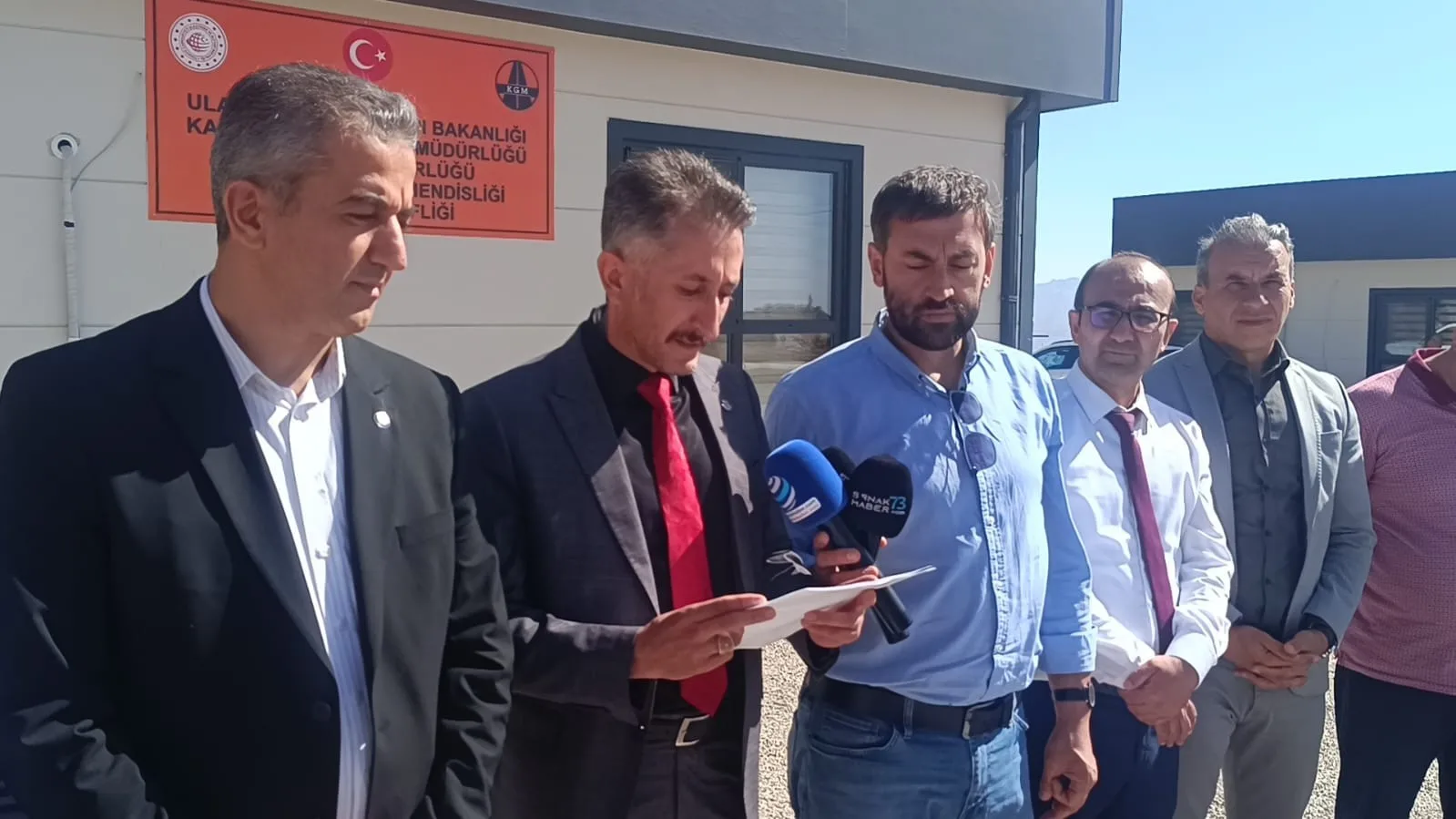 Bölgenin önemli projelerinden biri olan Şırnak-Van kara yolu için Şehri