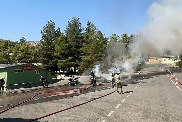 Şırnak Belediyesi İtfaiye Müdürlüğü ekipleri, Akçay Tugay Komutanlığında görev yapan