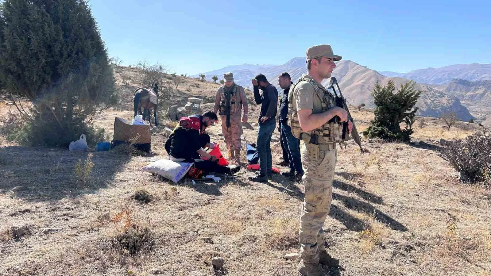 Şırnak’ın Beytüşşebap ilçesi Kovankaya bölgesinde hayvancılık yapan genç kadın attan