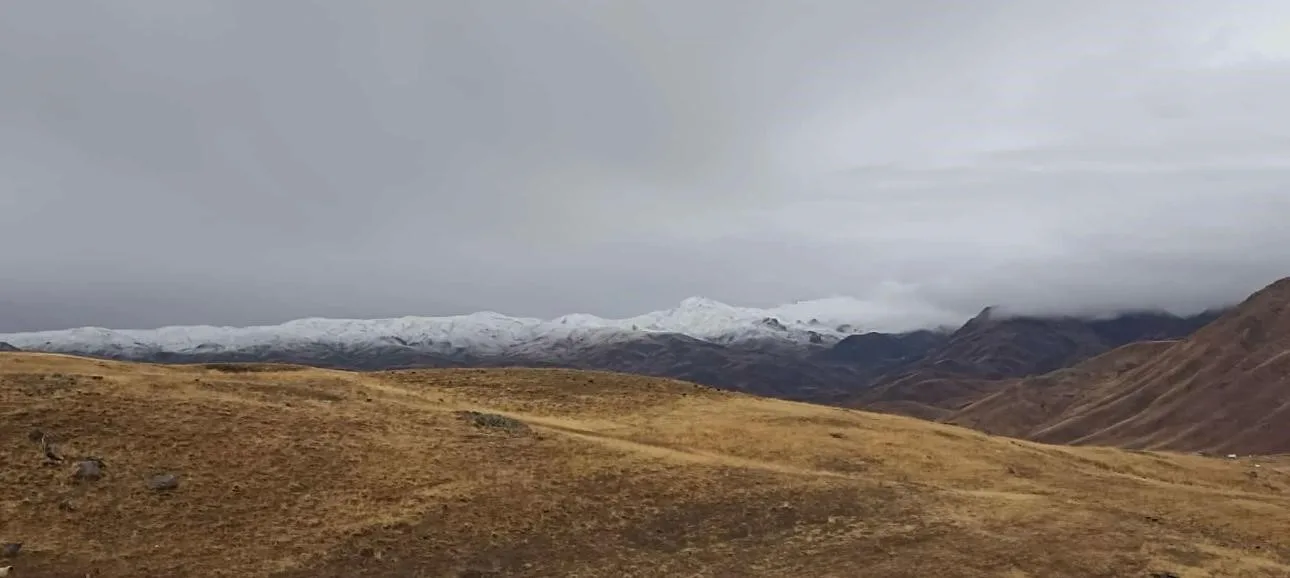 Şırnak’ın Beytüşşebap ilçesinde 3 bin rakımlı yaylalarında kar yağışı etkili