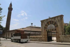 Sivas İl Müftüsü Hasan Limon, 832 yıllık Tarihi Ulu Cami’nin