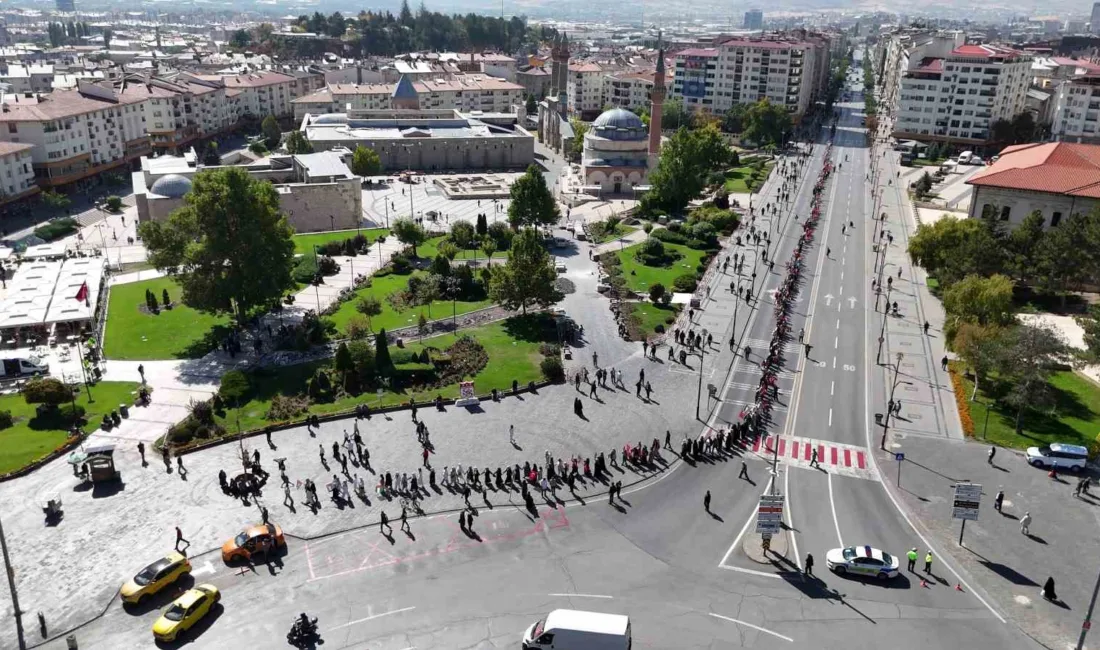 Sivas’ta kadınlar, Gazze’de yaşanan insanlık dramına dikkat çekmek amacıyla sessiz