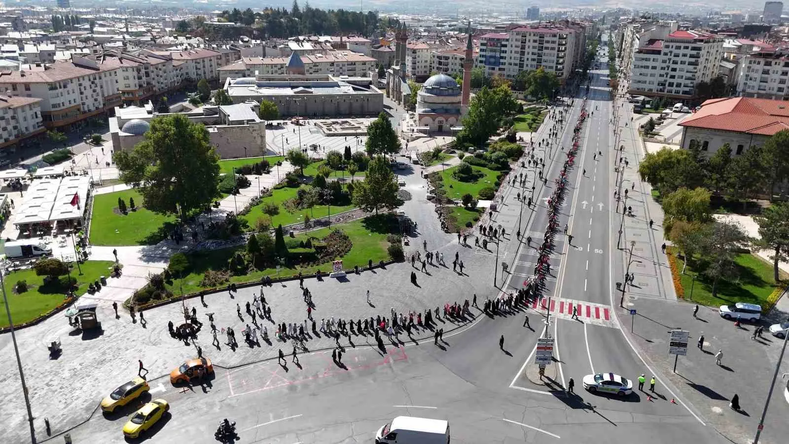 Sivas’ta kadınlar, Gazze’de yaşanan insanlık dramına dikkat çekmek amacıyla sessiz