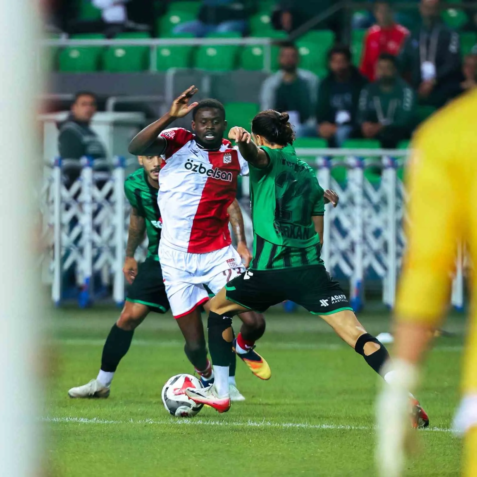 Profesyonel Futbol Disiplin Kurulu (PFDK), Sakaryaspor’a, Sivasspor maçında 7 yabancı