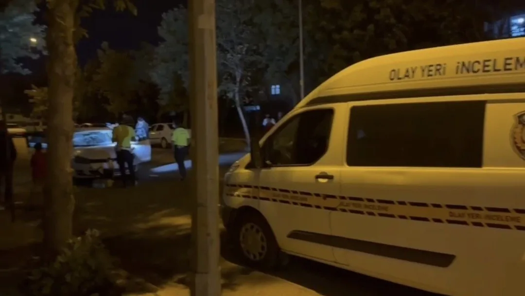 Şanlıurfa’nın Siverek ilçesinde, yolun karşısına geçmeye çalışan anne ve kızına