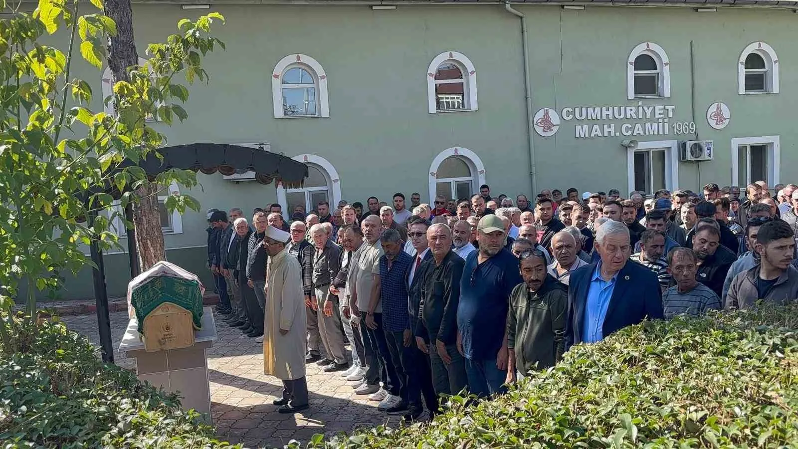 Edirne’de ailesine yemeklerine siyanür kattığını söyleyip evi ateşe veren şahsın