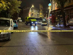 Kocaeli’nin İzmit ilçesinde iddiaya göre jiletle esnafa ve vatandaşlara rahatsızlık