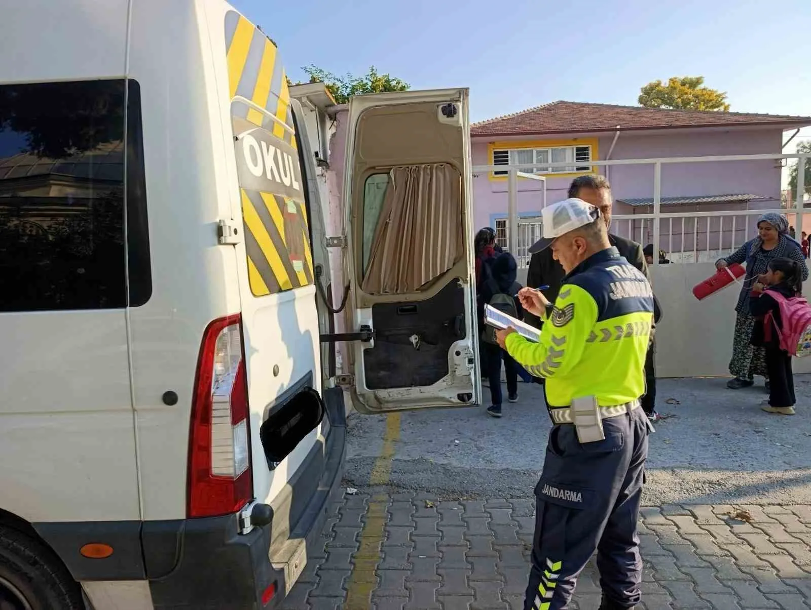 Aydın İl Jandarma Komutanlığı ekipleri, Söke ve Sultanhisar ilçelerinde öğrencilerin