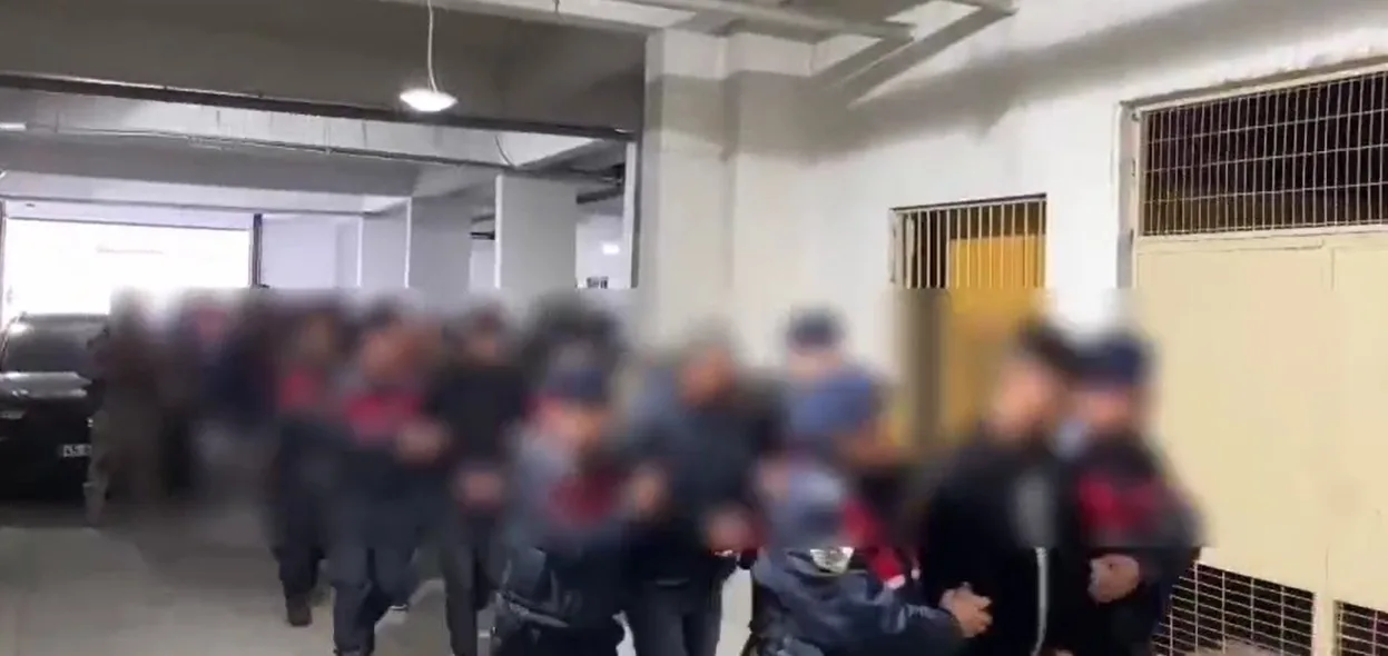 Manisa’nın Soma ilçesinde, jandarma ekiplerince düzenlenen operasyonda tefecilik ve tehdit